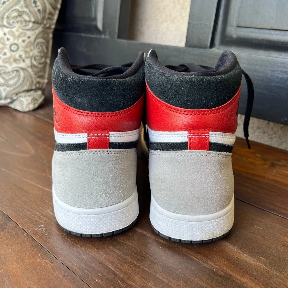 Nike Air Jordan 1 Retro High OG 'Light Smoke Grey’